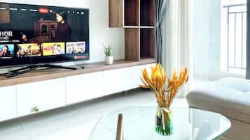 Premier Suite, 2 Bedrooms, Club Lounge Access, City View | Egyptian cotton sheets, premium bedding, down comforters