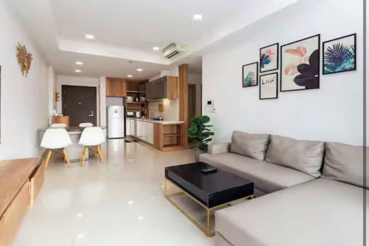 Royal Suite, 1 Bedroom, Club Lounge Access, City View | Egyptian cotton sheets, premium bedding, down comforters