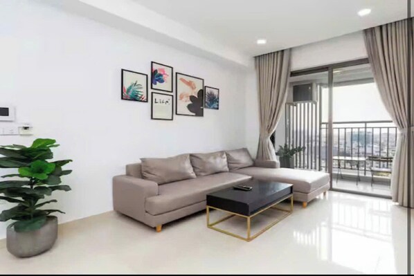 Royal Suite, 1 Bedroom, Club Lounge Access, City View | Egyptian cotton sheets, premium bedding, down comforters - Odela Luxstay Botanica Premier Residence (Ho Chi Minh City)