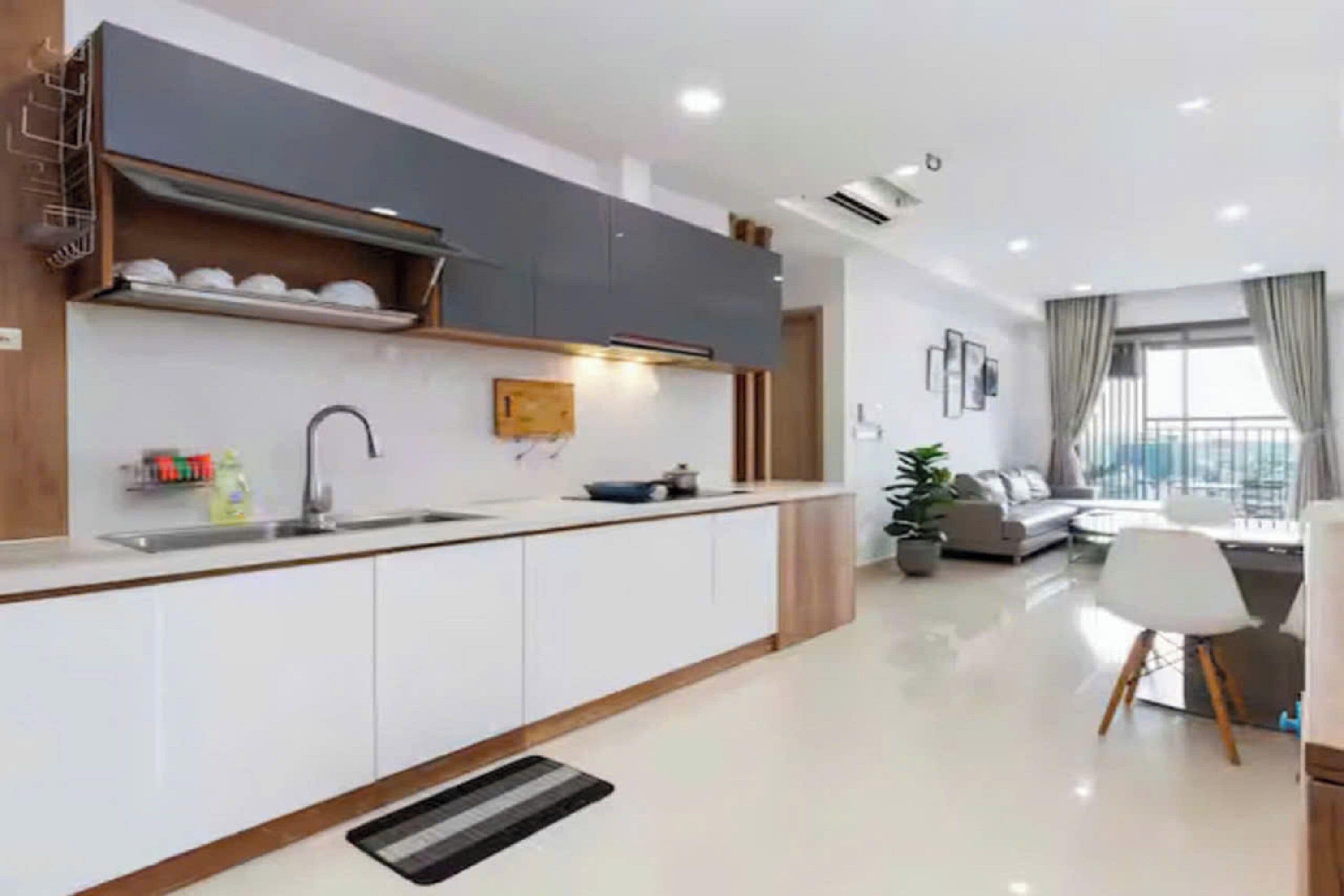 Refrigerador con freezer, microondas, horno, placa de cocina