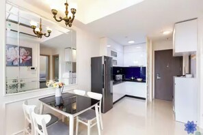 Familien-Suite, 3 Schlafzimmer, Zutritt zur Club Lounge, Stadtblick | Bettwäsche aus ägyptischer Baumwolle, hochwertige Bettwaren