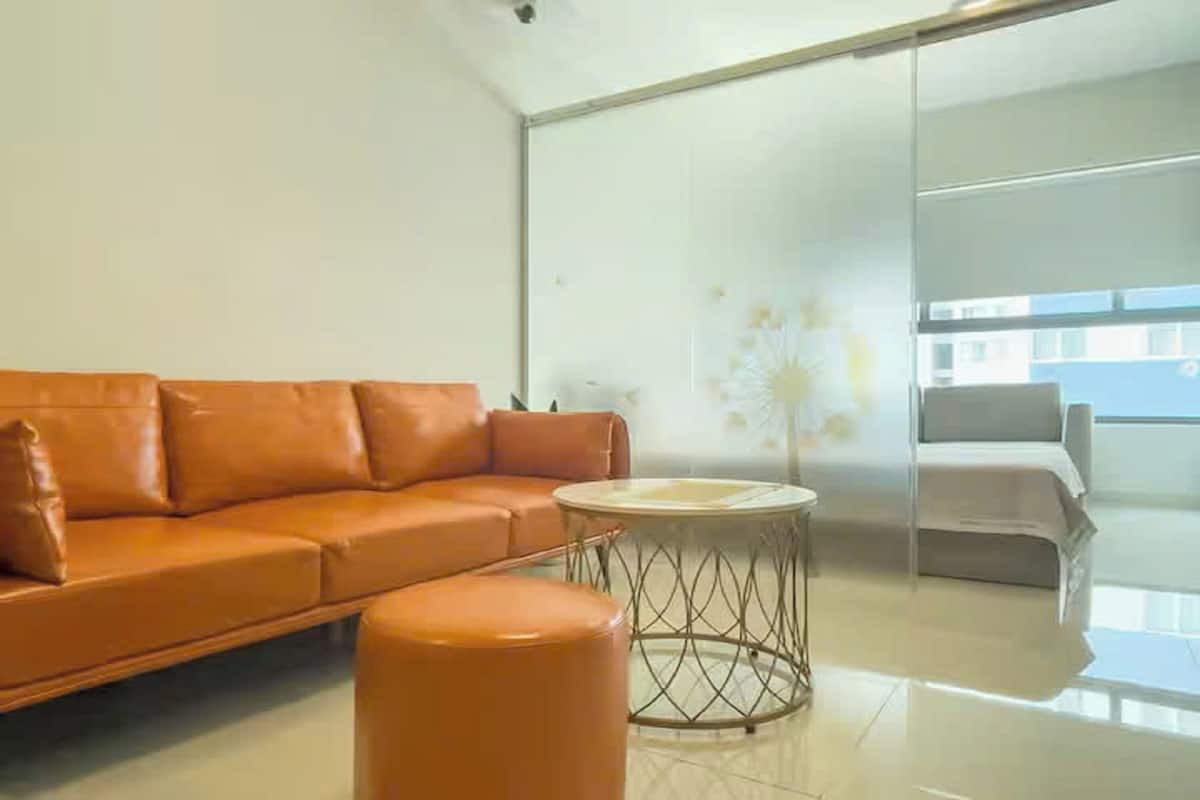 Suite Royal, 1 habitación, con acceso al salón lounge del club, vista a la ciudad | Sábanas de algodón egipcio, ropa de cama de alta calidad y edredón