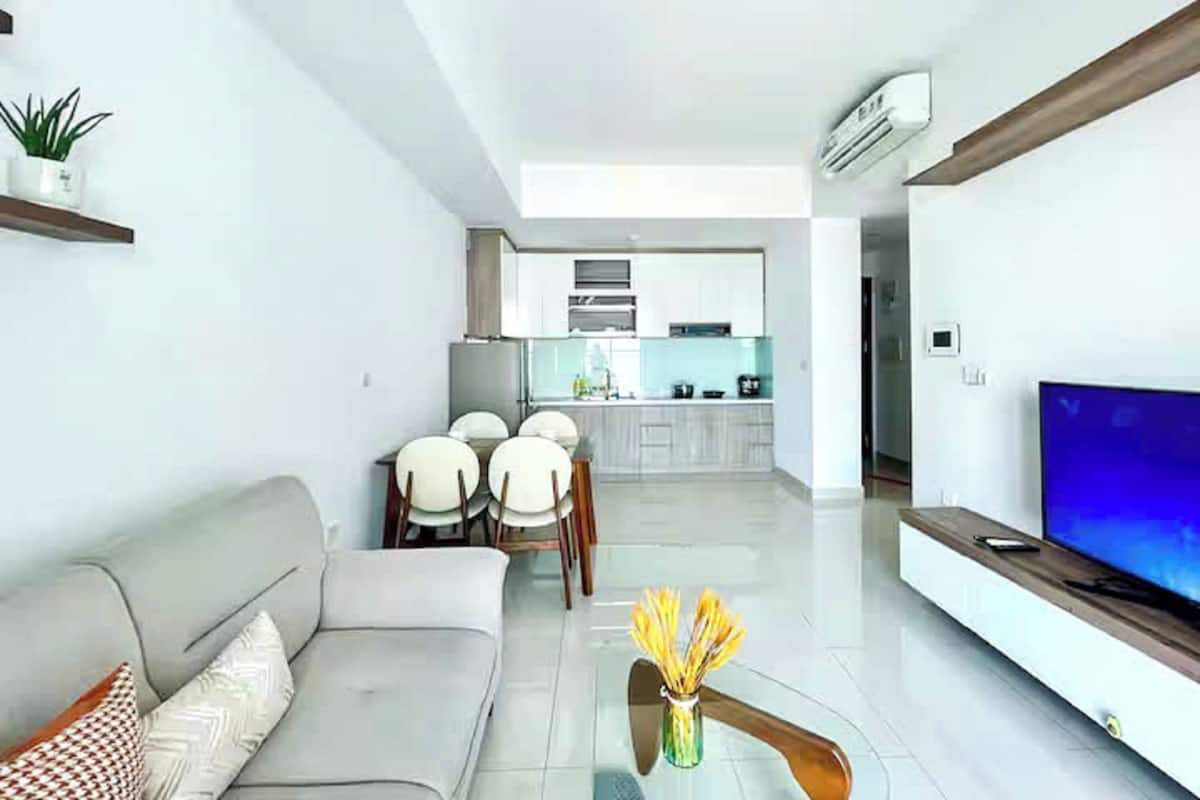 Premier Suite, 2 Bedrooms, Club Lounge Access, City View | Egyptian cotton sheets, premium bedding, down comforters