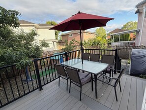 Outdoor dining - Beautiful, Luxurious Rooms in a large house (Richmond)