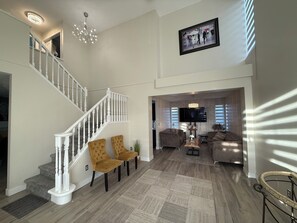 Interior - Beautiful, Luxurious Rooms in a large house (Richmond)