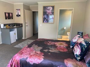 Fer et planche à repasser, Wi-Fi gratuit, draps fournis