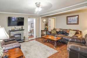 TV, fireplace, stereo