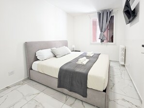 Iron/ironing board, free WiFi - New Big Flat 8 Pers AC WiFi (Nice)