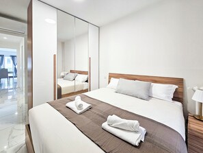 Iron/ironing board, free WiFi - New Big Flat 8 Pers AC WiFi (Nice)
