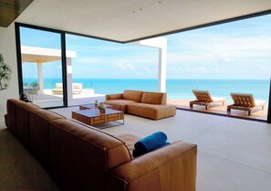 Two-Bedroom Presidential Oceanfront Pool Villa | Coin séjour