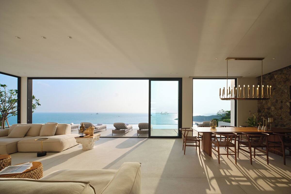Three-Bedroom Oceanfront Pool Villa | Area keluarga | Televisi LED 160-inci dengan saluran TV kabel dan Netflix