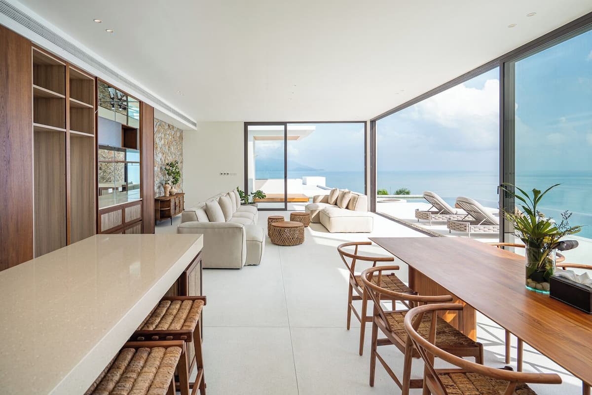 Kylskåp, mikrovågsugn, ugn och spishäll