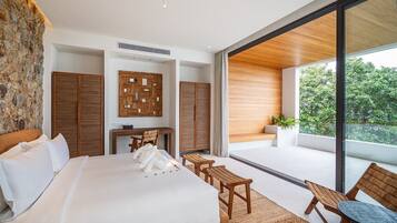 Lyxvilla - havsutsikt | Värdeförvaringsskåp på rummet, skrivbord och strykjärn/strykbräda