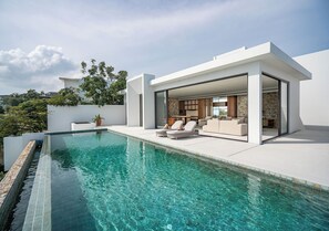 Four-Bedroom Presidential Oceanfront Pool Villa | 私人游泳池