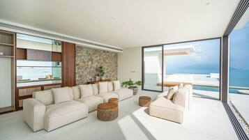 Tallelokero huoneessa, työpöytä, silitysrauta/-lauta, ilmainen Wi-Fi