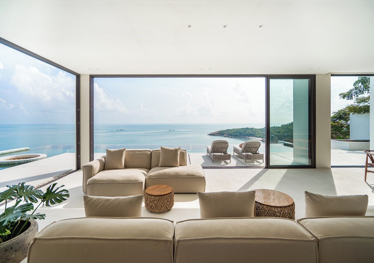 Premium bedding, down duvets, free minibar items, in-room safe