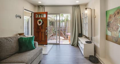 San Diego Condo ~ 6 Mi to Petco Park & Zoo!