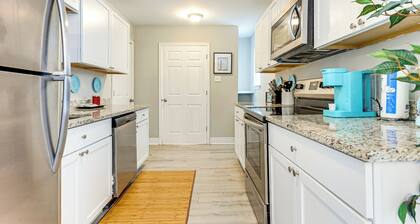 Endless Entertainment! Unique & Cozy Theodore Home