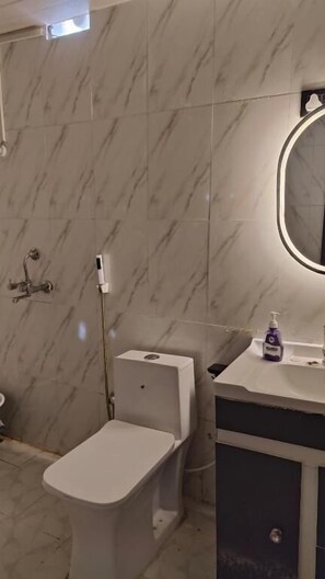 Deluxe Double Room | Bilik Mandi | Kelengkapan dandanan diri percuma, tuala disediakan, sabun, syampu