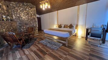 Cottages | Laptop workspace, soundproofing, iron/ironing board, free WiFi