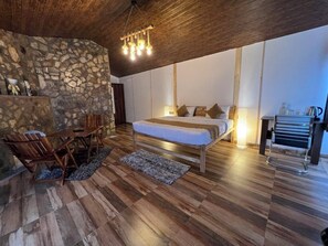 Cottages | Soundproofing, iron/ironing board, free WiFi