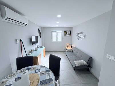 Charming 2 Bedroom Apartment in Elx, Spain