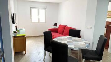 Appartement, 1 slaapkamer, roken, uitzicht op de stad | Dineerruimte