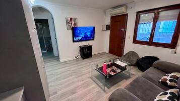 House, 2 Bedrooms, Smoking, Terrace | Living room