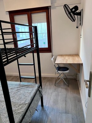 Casa, 2 habitaciones, fumadores, terraza | Restauración