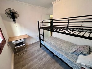 Huis, 2 slaapkamers, roken, terras | 2 slaapkamers