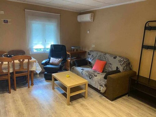 Charming 3 Bedroom Apartment in Petrer, Spain