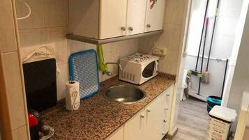 Apartamento, 2 habitaciones, fumadores, vistas a la ciudad | Cocina privada