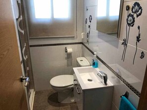 Bathroom - Charming 3 Bedroom Apartment in Petrer, Spain (Petrer)