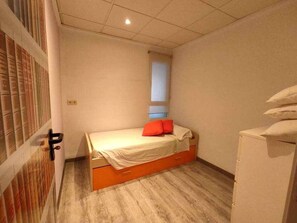 Room - Charming 3 Bedroom Apartment in Petrer, Spain (Petrer)