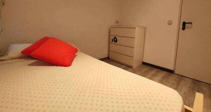 Charming 3 Bedroom Apartment in Petrer, Spain