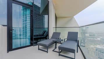 Apartamento luxo, sacada, vista para a cidade | Sacada
