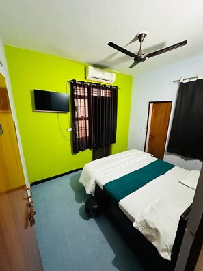 Deluxe Double Room - Hotel Kargil (Agra)