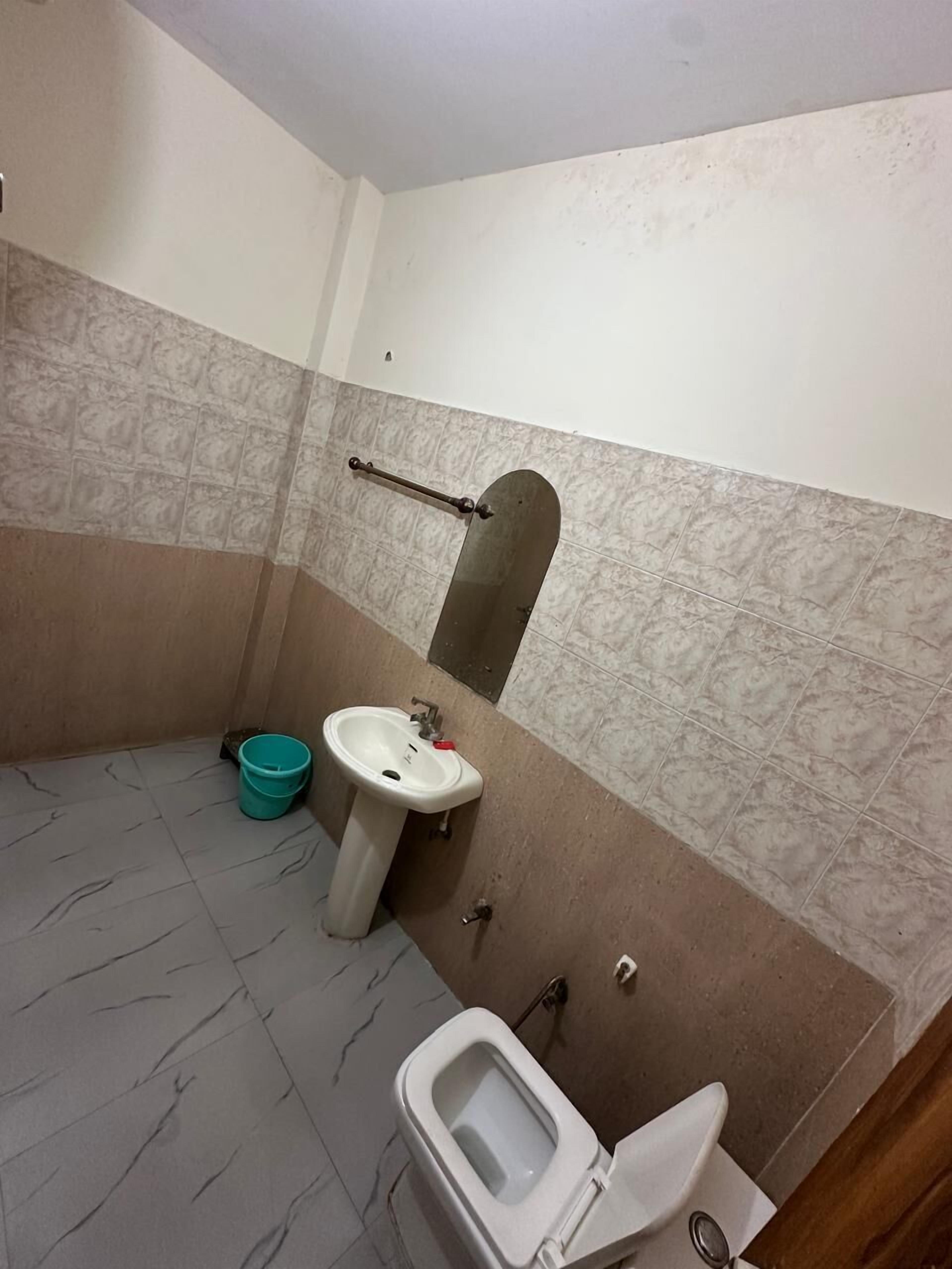 Shower, free toiletries, slippers, towels