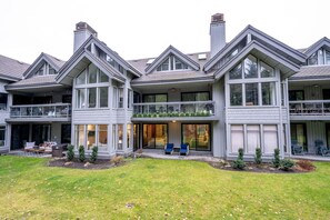 Exterior - Spacious & Cozy 2BR: Sleeps 6! 5 Minutes Walk to Village & Access to Valley Trail (Whistler)