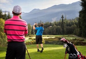Golf - Spacious & Cozy 2BR: Sleeps 6! 5 Minutes Walk to Village & Access to Valley Trail (Whistler)