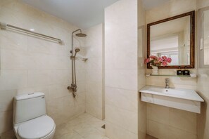 تجهيزات دش، مستلزمات مجانية للعناية الشخصية، مجففات شعر، مناشف