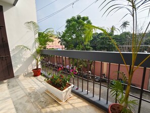 Familie vierpersoonskamer | Uitzicht vanaf balkon