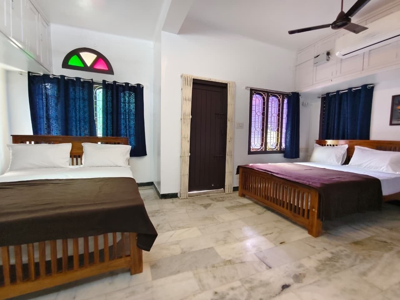 Familie vierpersoonskamer | Een bureau, gratis wifi, beddengoed