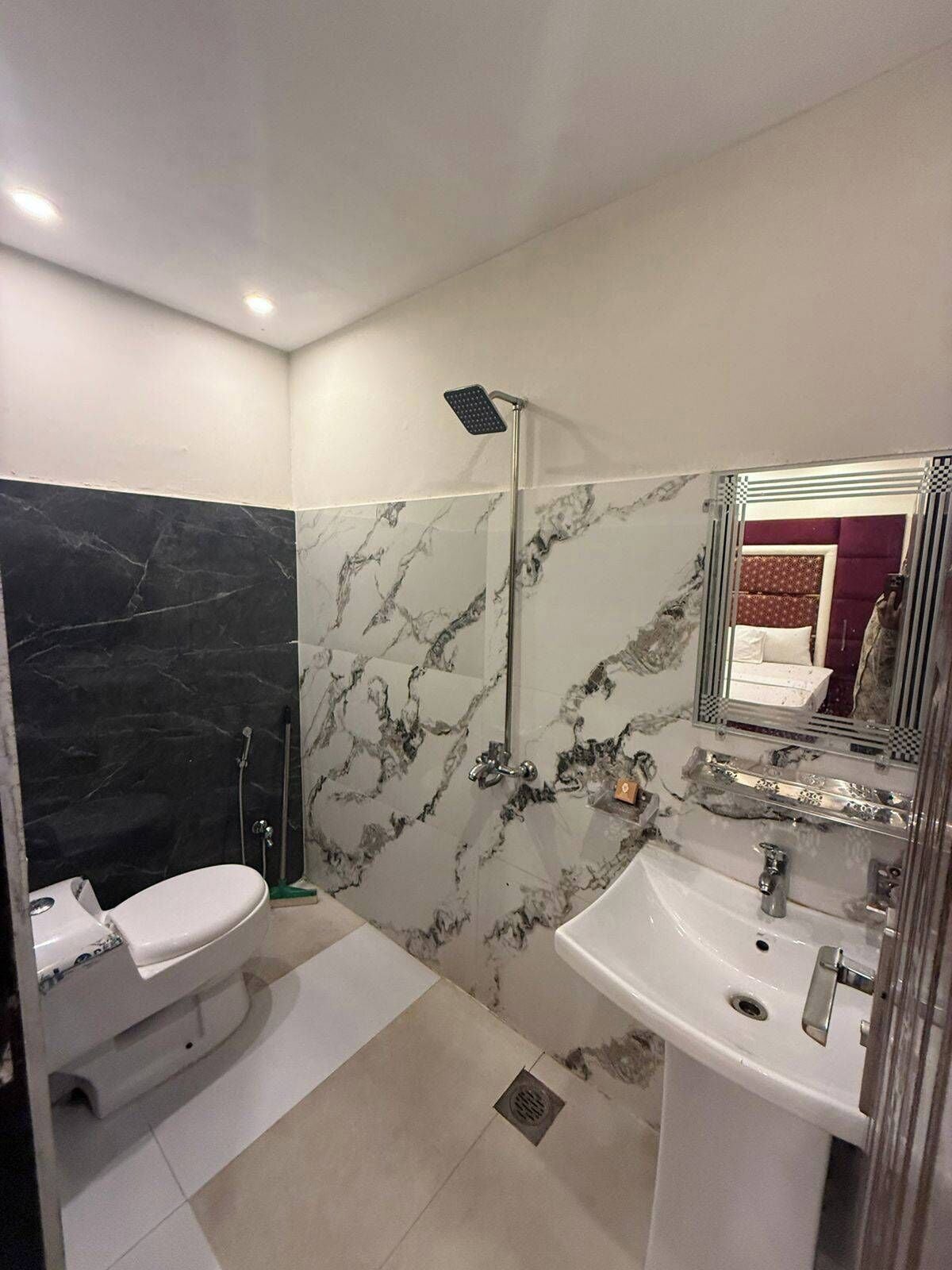 Deluxe Room | Bathroom | Shower, towels, soap, toilet paper