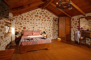 1 bedroom, iron/ironing board, travel cot, WiFi - Seafront Villa Kallia & George, Villa (7FV9+QRC Malia, Greece)