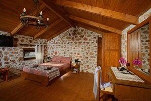 Iron/ironing board, travel cot, WiFi, bed sheets - Sea Front Kallia & George Villa, By IdealStay (7FV9+QRC Malia, Greece)