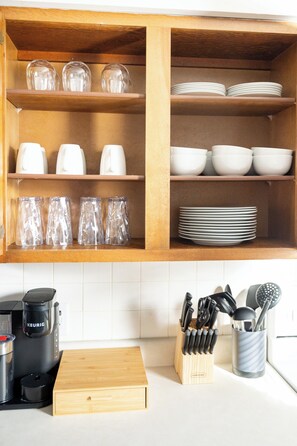 Coffee/tea maker, cookware/dishes/utensils, dining tables - Near K-State Campus - Central Manhattan Stay (Manhattan)