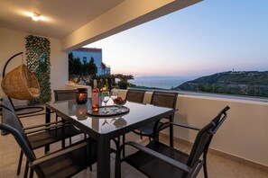 屋外ダイニングエリア