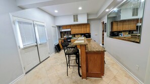 Dining - 2-bedroom apartment, a safe/quiet neighborhood in Grayson with AC & fitness room (Grayson)