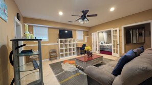 TV - 2-bedroom apartment, a safe/quiet neighborhood in Grayson with AC & fitness room (Grayson)